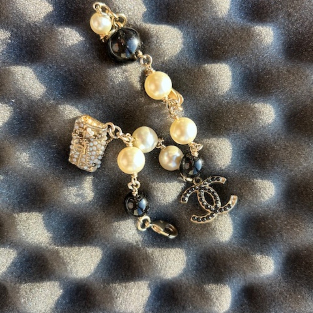 CHANEL RARE SHOE, HANDBAG & LOGO CHARM BRACELET - Picture 4 of 4
